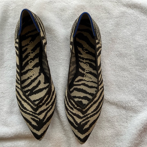 Rothy’s Black Zebra Points VGUC size 7 Retired Print - Picture 2 of 8